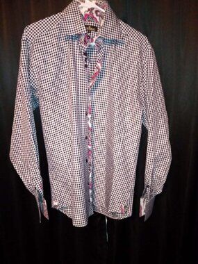 Bertigo Long Sleeve Button Down Shirt Large very nice shirt purple/white